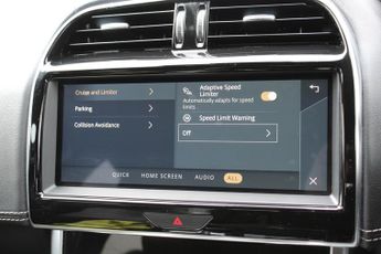 JAGUAR XE 2.0 P250i R-Dynamic SE