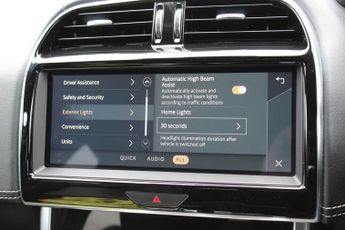 JAGUAR XE 2.0 P250i R-Dynamic SE