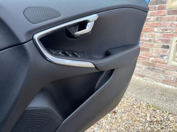 VOLVO V40 1.5 R-Design T3
