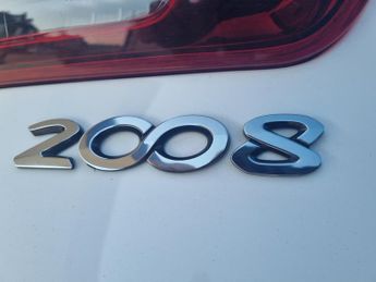 PEUGEOT 2008 1.2 PureTech Allure