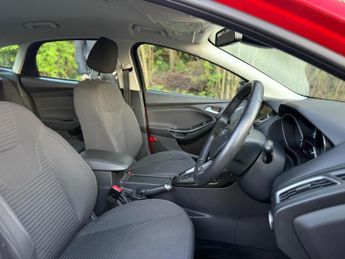 FORD FOCUS 1.6 Titanium Powershift Euro 6 5dr