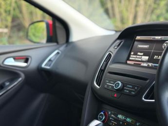 FORD FOCUS 1.6 Titanium Powershift Euro 6 5dr
