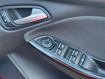 FORD FOCUS 1.6 Titanium Powershift Euro 6 5dr