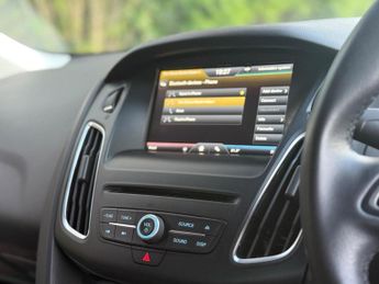 FORD FOCUS 1.6 Titanium Powershift Euro 6 5dr