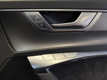 AUDI RS6 AVANT 4.0 TFSI V8 Launch Edition