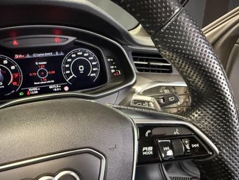 AUDI RS6 AVANT 4.0 TFSI V8 Launch Edition