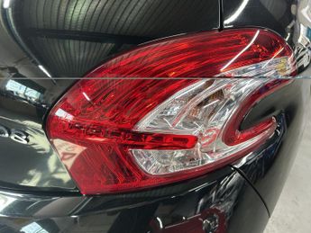 PEUGEOT 208 1.2 VTi PureTech Allure