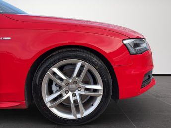 AUDI A4 AVANT 2.0 TDI S line