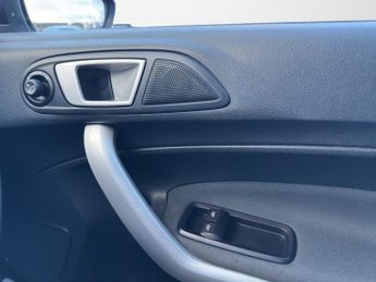 FORD FIESTA 1.4 Titanium