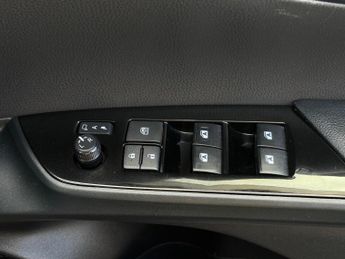 TOYOTA PRIUS 1.8 VVT-h Active Hatchback 5dr Petrol Hybrid CVT Euro 6 (s/s) (1