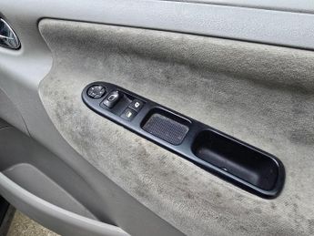 PEUGEOT 207 1.6 16v SE 5dr