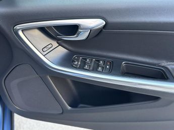 VOLVO V60 2.0 R-Design Lux Nav D3