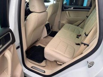 VOLKSWAGEN TOUAREG 3.0 TDI V6 BlueMotion Tech R-Line