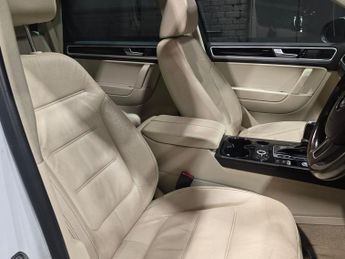 VOLKSWAGEN TOUAREG 3.0 TDI V6 BlueMotion Tech R-Line