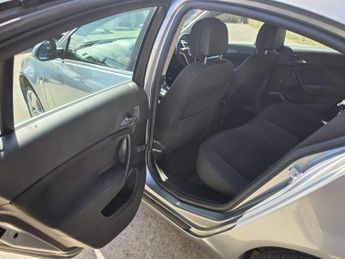 VAUXHALL INSIGNIA 2.0 CDTi Exclusiv Auto Euro 5 5dr