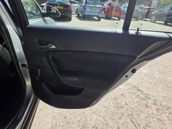 VAUXHALL INSIGNIA 2.0 CDTi Exclusiv Auto Euro 5 5dr