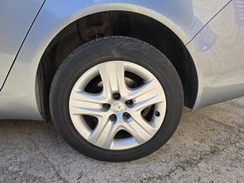 VAUXHALL INSIGNIA 2.0 CDTi Exclusiv Auto Euro 5 5dr