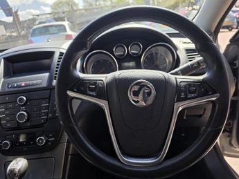 VAUXHALL INSIGNIA 2.0 CDTi Exclusiv Auto Euro 5 5dr