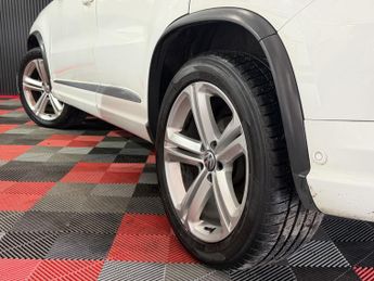 VOLKSWAGEN TIGUAN 2.0 TDI BlueMotion Tech R-Line