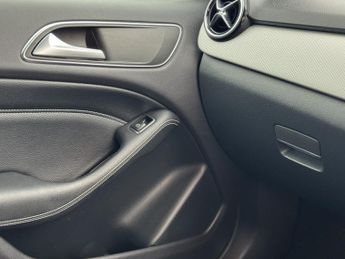 MERCEDES-BENZ B CLASS B220 CDI BlueEFFICIENCY Sport 5dr Auto