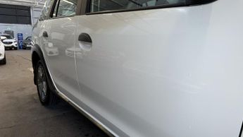 DACIA LOGAN MCV STEPWAY 0.9 Stepway Laureate TCe 90 White Estate 5dr SATNAV+CRUISE+8 STA