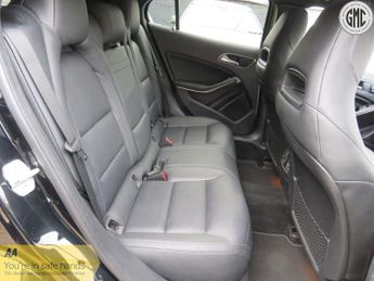 MERCEDES-BENZ GLA 2.0 GLA250 AMG Line Premium Plus 4Matic