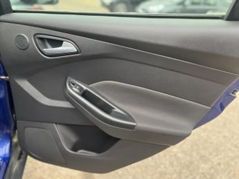 FORD FOCUS 1.6 Titanium Navigator