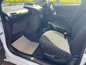 TOYOTA IQ 1.3 Dual VVT-i 3