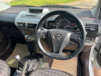 TOYOTA IQ 1.3 Dual VVT-i 3
