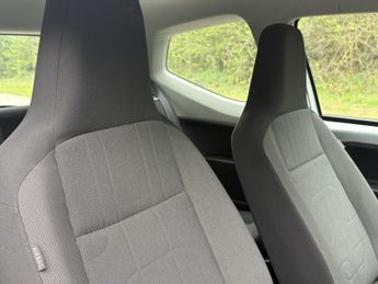 VOLKSWAGEN UP! 1.0 BlueMotion Tech Move up!