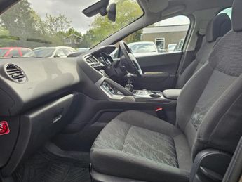 PEUGEOT 3008 1.6 HDi Allure