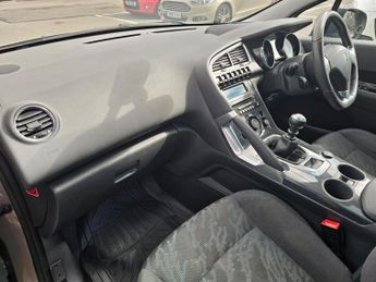 PEUGEOT 3008 1.6 HDi Allure