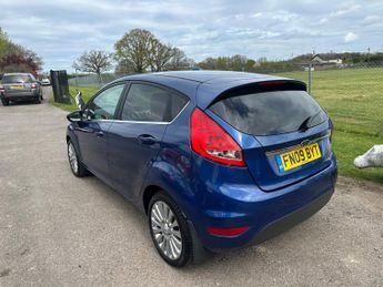 FORD FIESTA 1.4 TDCi Titanium
