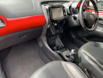 TOYOTA AYGO 1.0 VVT-i x-clusiv3