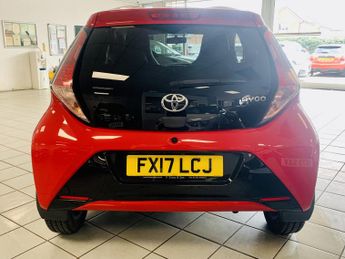 TOYOTA AYGO 1.0 VVT-i x-clusiv3