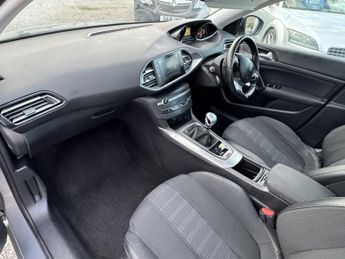 PEUGEOT 308 1.5 BlueHDi Allure