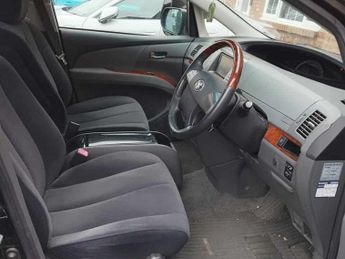TOYOTA ESTIMA 2.4 aUTO