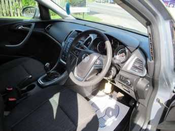 VAUXHALL ASTRA 1.4 16v Exclusiv Euro 5 5dr