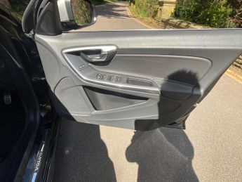 VOLVO V60 2.0 D3 R-Design Geartronic Euro 5 (s/s) 5dr