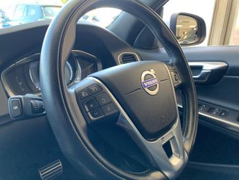 VOLVO V60 2.0 R-Design Lux D3