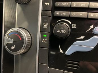 VOLVO V60 2.0 R-Design Lux D3