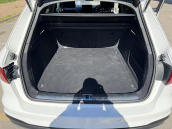 AUDI A4 AVANT 2.0 TDI 35 Black Edition