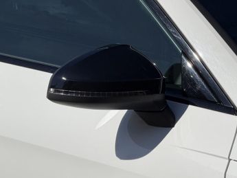 AUDI A4 AVANT 2.0 TDI 35 Black Edition