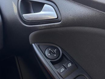 FORD FOCUS 1.0T EcoBoost Zetec Euro 5 (s/s) 5dr