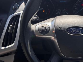 FORD FOCUS 1.0T EcoBoost Zetec Euro 5 (s/s) 5dr