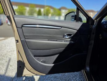 RENAULT SCENIC 1.5 Dynamique TomTom dCi 110 EDC Auto