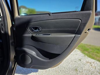 RENAULT SCENIC 1.5 Dynamique TomTom dCi 110 EDC Auto