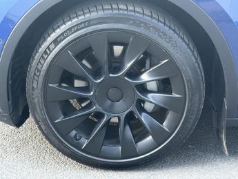 TESLA MODEL Y (Dual Motor) Long Range