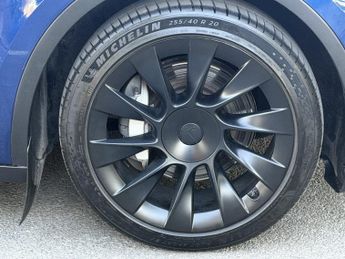 TESLA MODEL Y (Dual Motor) Long Range