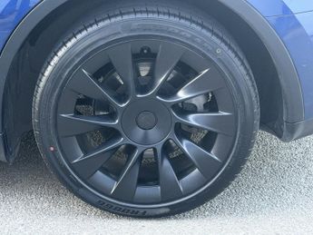 TESLA MODEL Y (Dual Motor) Long Range